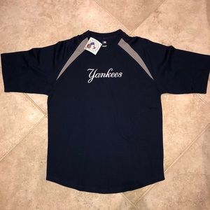NEW NY Yankees Men’s T-shirt. Genuine MLB Merch.